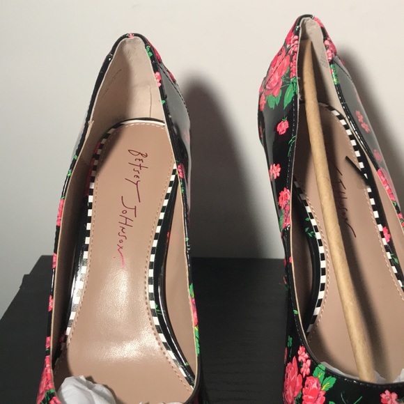 Betsey Johnson, Women's Size 7.5 Bonnee Women's Heels Black Multi - Picture 11 of 11